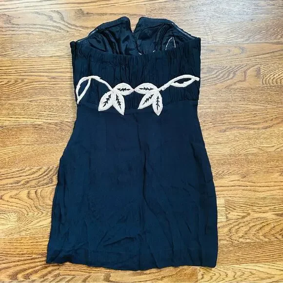 Free People Black Sweetheart Strapless Cocktail Gown Mini Size 0 Gold  Emroidery